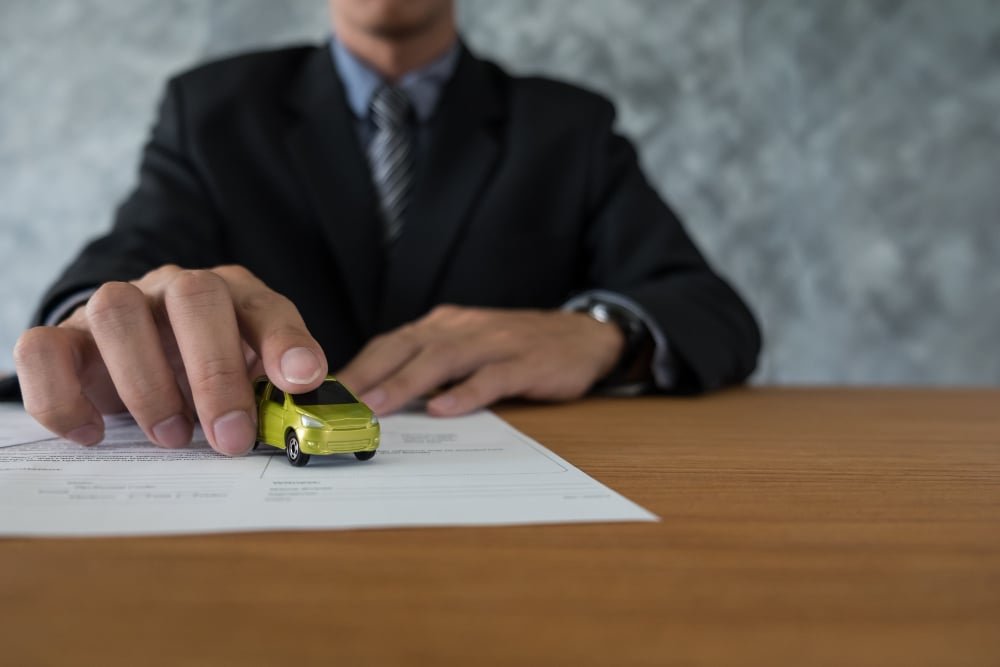 concept-transport-propriete-client-vendeur-cle-voiture